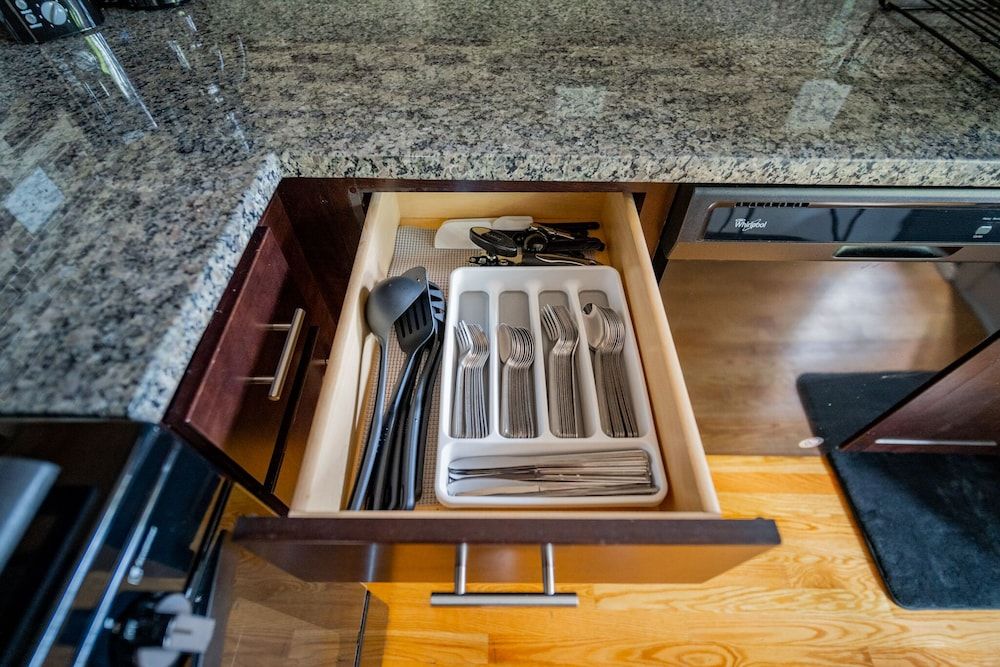 undefined 3BR Amazing Apt with Parking in Logan Sq 2