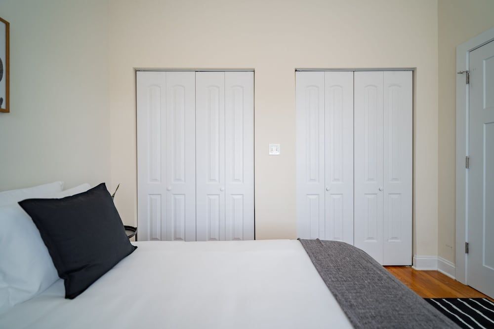 undefined 3BR Amazing Apt with Parking in Logan Sq