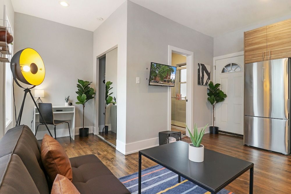 undefined Modern Minimalist Studio in Portage Park 5