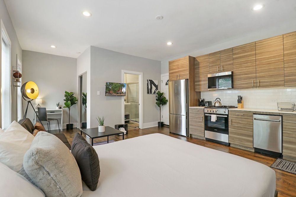 undefined Modern Minimalist Studio in Portage Park 3