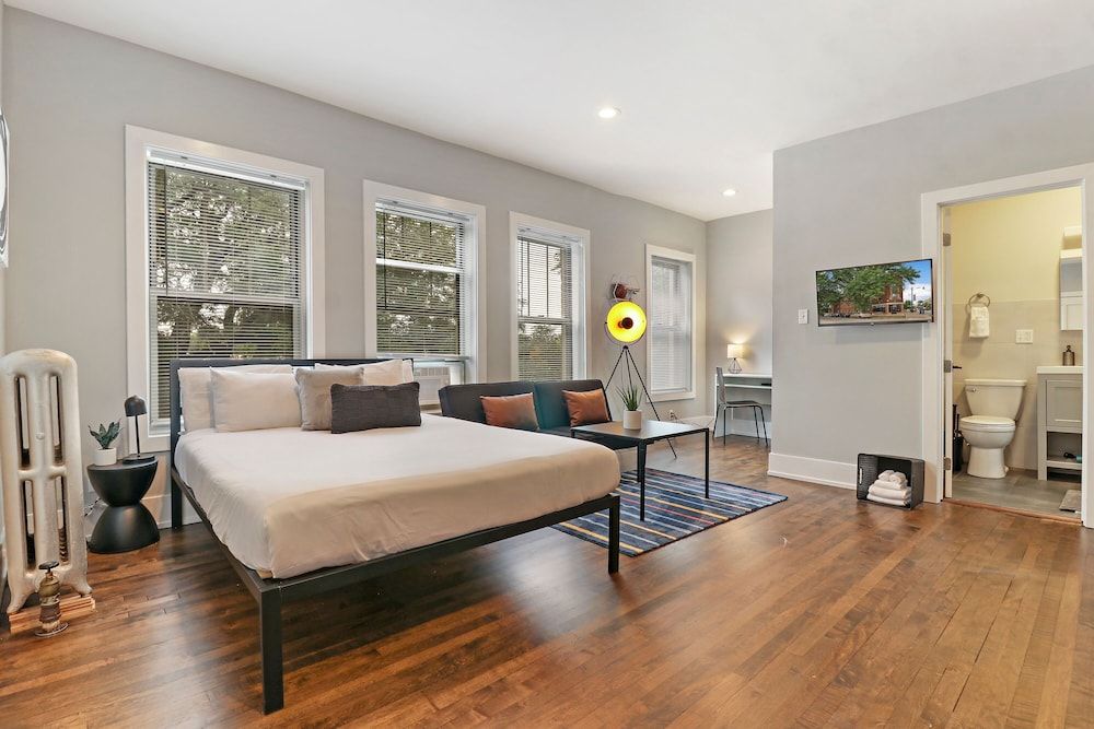 undefined Modern Minimalist Studio in Portage Park 2