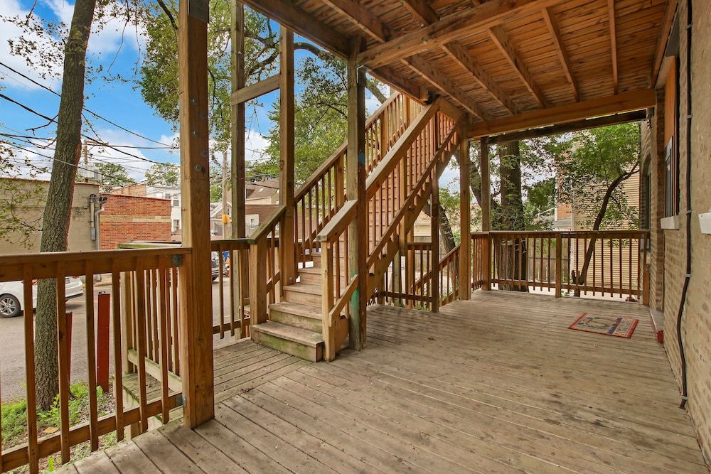 undefined 3BR Comfy Apt in Logan Square 2