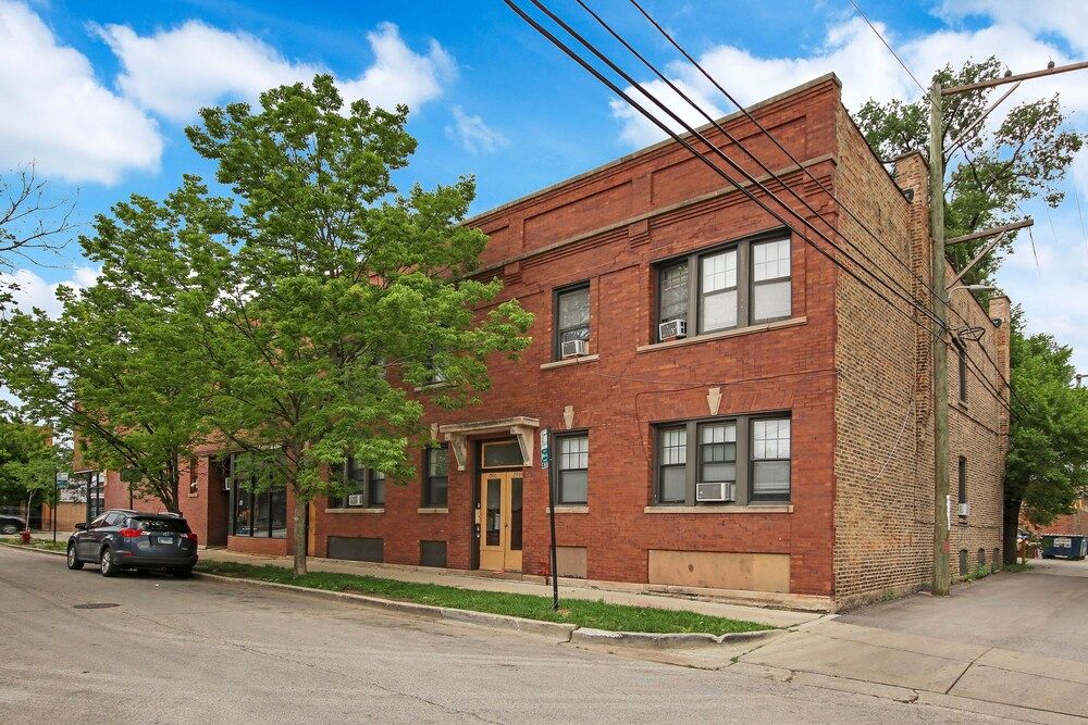 undefined 3BR Comfy Apt in Logan Square 5