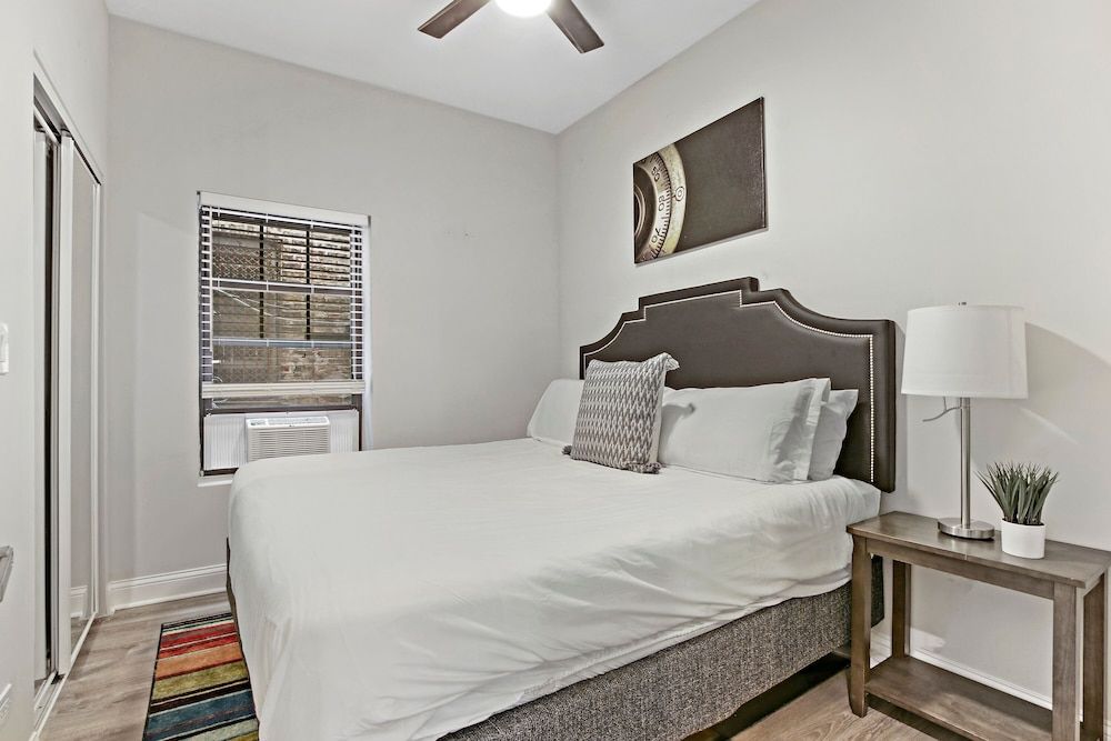 undefined 3BR Comfy Apt in Logan Square 9