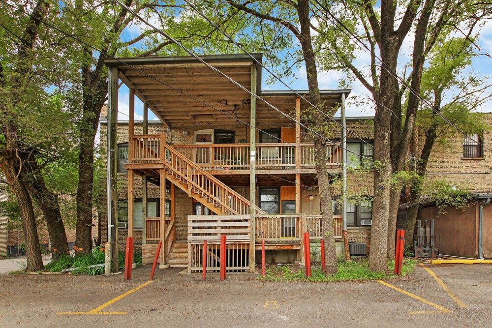 undefined 3BR Comfy Apt in Logan Square 4