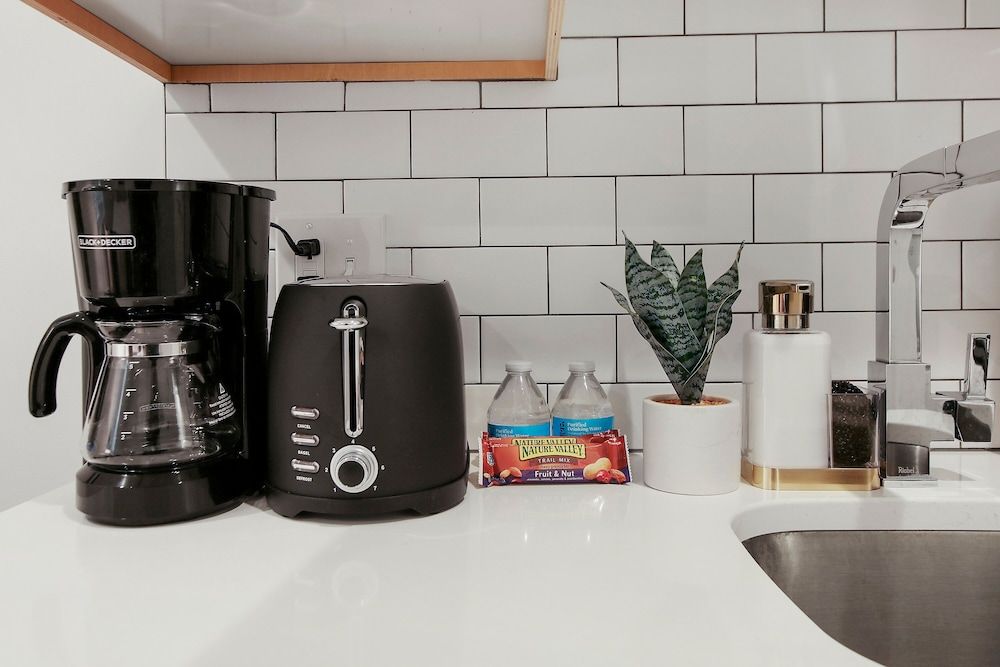 undefined Uptown Studio Apt Near Shops in Montrose 8