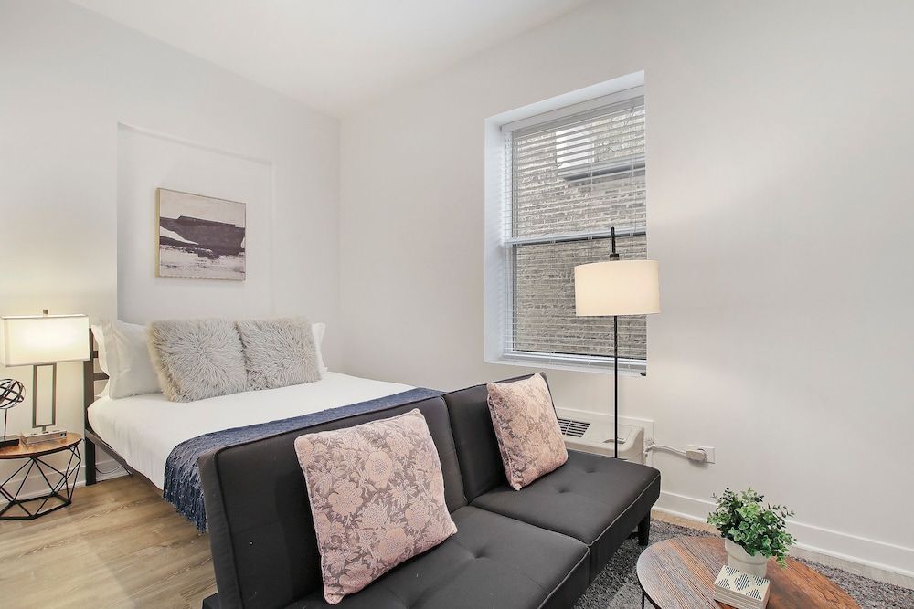 undefined Uptown Studio Apt Near Shops in Montrose 5