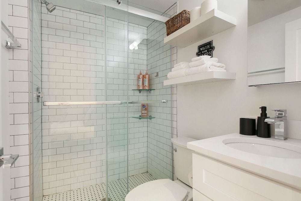 undefined Uptown Studio Apt Near Shops in Montrose 10