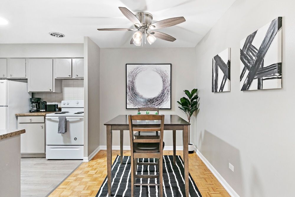 undefined 1BR Apt Near Shops in Lakeview 3