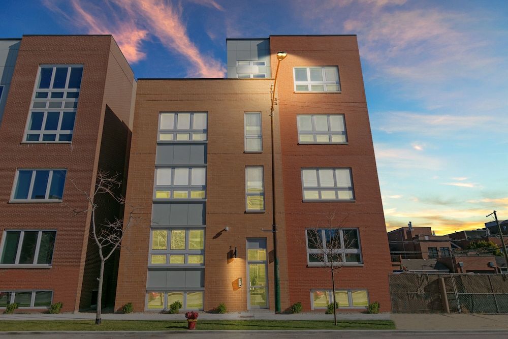 undefined Upscale 3BR Apt with Parking in Ashland 4