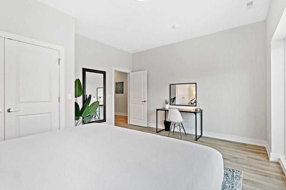 undefined Upscale 3BR Apt with Parking in Ashland 10