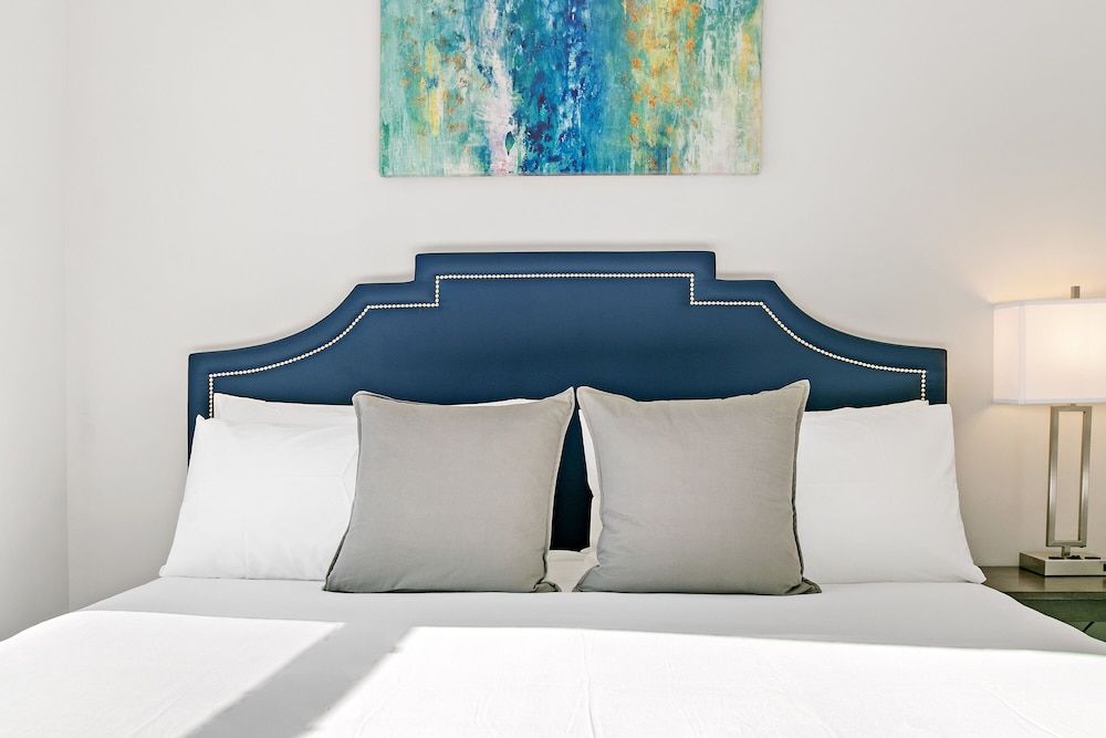 undefined Upscale 3BR Apt with Parking in Ashland 8