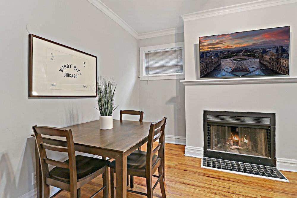 undefined 2BR Bustling & Lively Apt in Lake View