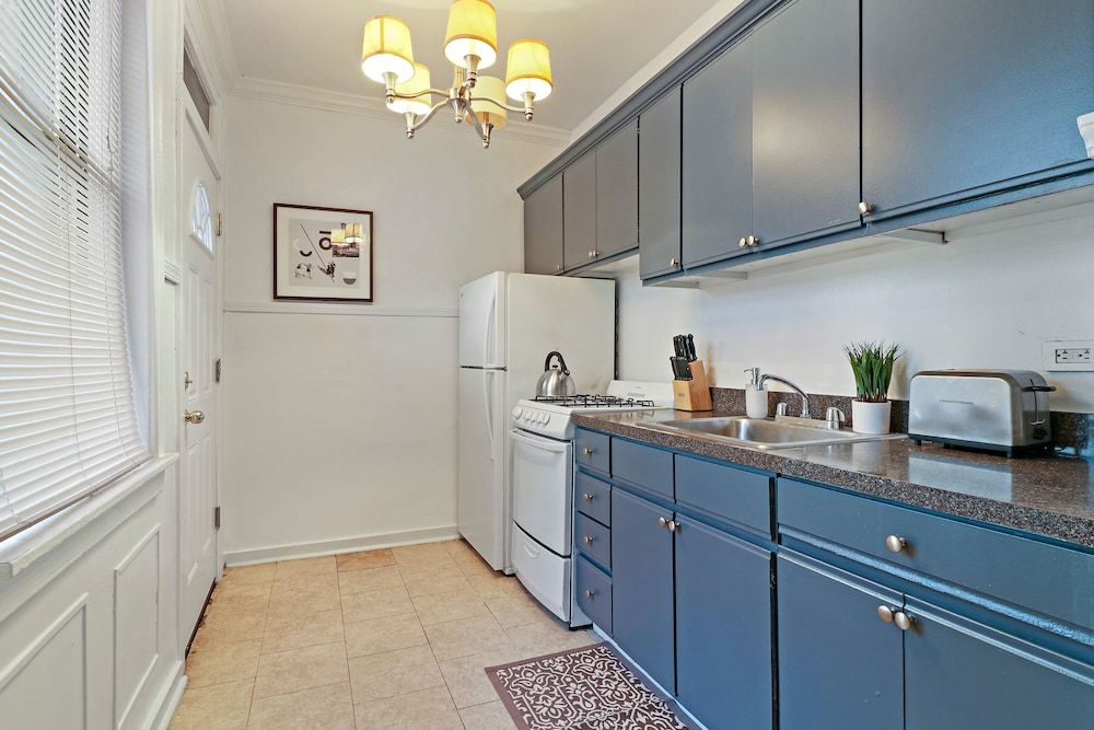 undefined 2BR Bustling & Lively Apt in Lake View 7
