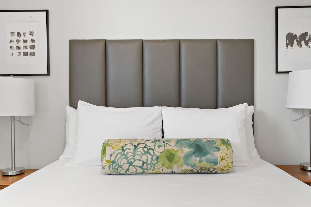 undefined 3BR Comfy & Bright Apt in North Center 3