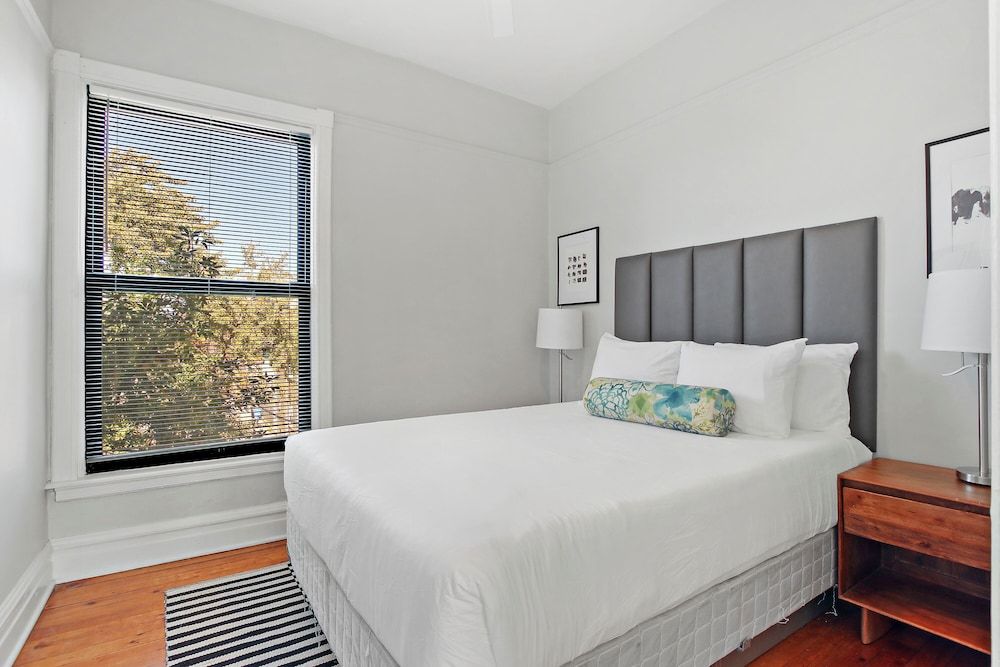 undefined 3BR Comfy & Bright Apt in North Center 4