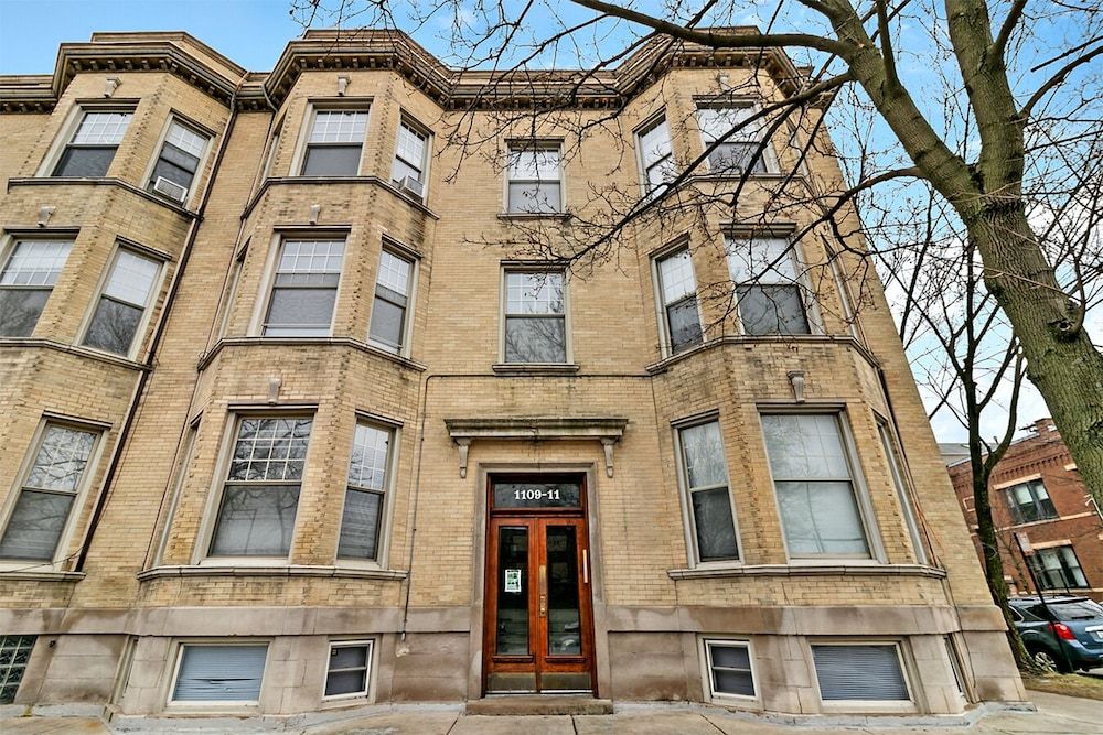 undefined Cool 2BR Wrigleyville close to Fun City