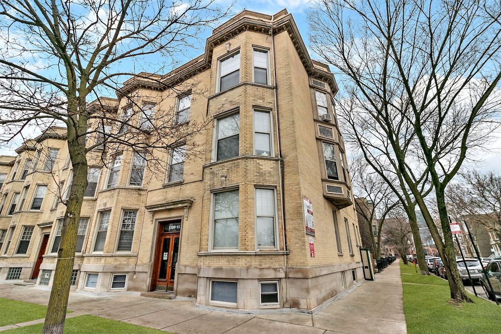 undefined Cool 2BR Wrigleyville close to Fun City 2