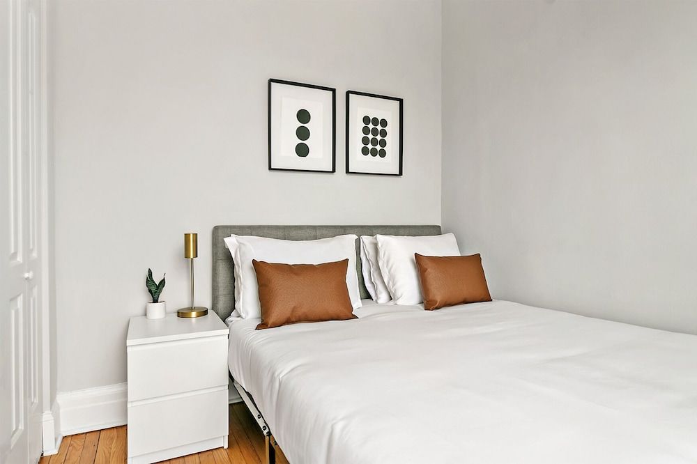 undefined Cool 2BR Wrigleyville close to Fun City 8