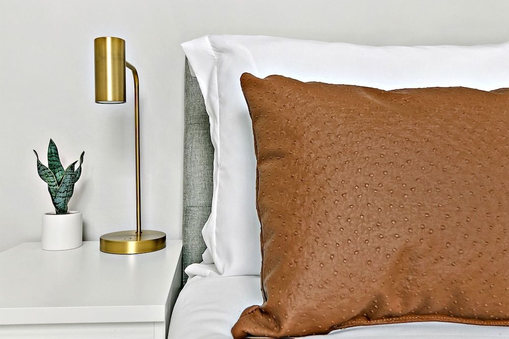 undefined Cool 2BR Wrigleyville close to Fun City 3