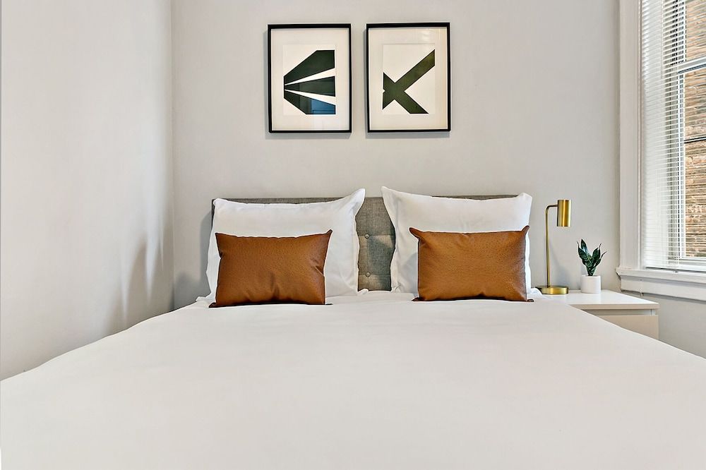 undefined Cool 2BR Wrigleyville close to Fun City 6