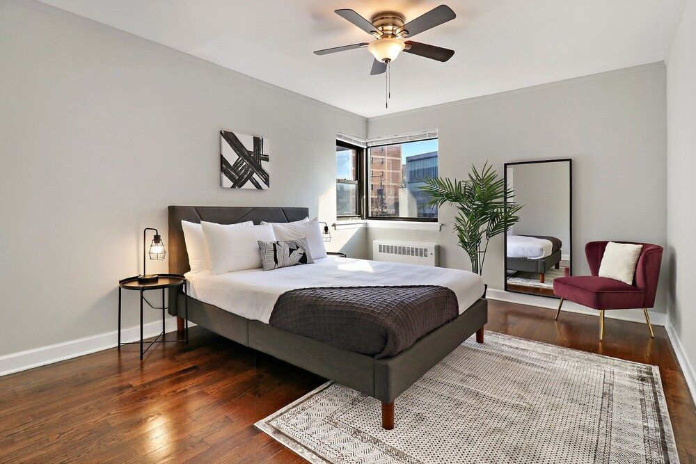 undefined Comfy 2BR Rogers Park Apt in Sheridan 9