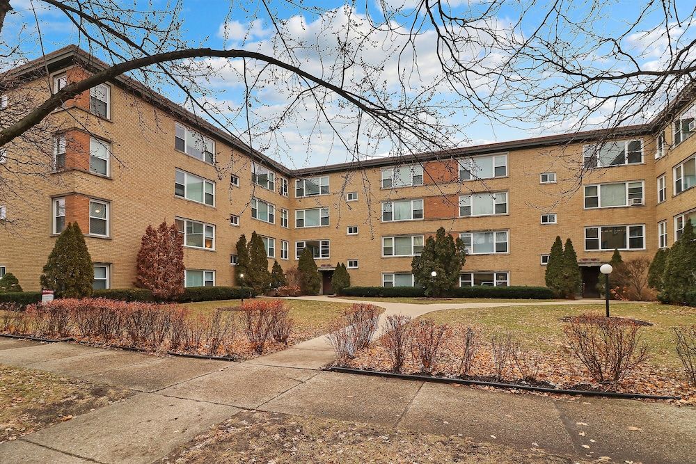 undefined Spacious & Furnished 3BR Apt Rogers Park 3