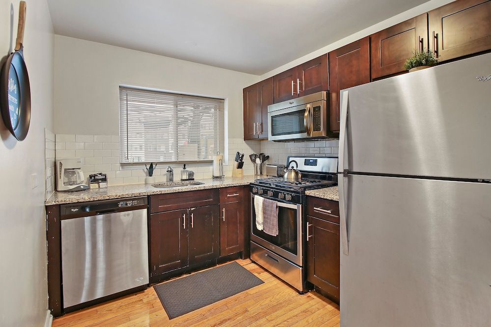 undefined Spacious & Furnished 3BR Apt Rogers Park 5