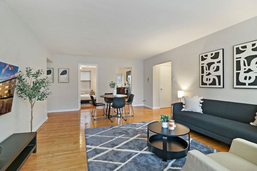undefined Spacious & Furnished 3BR Apt Rogers Park 9