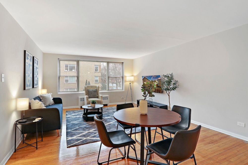 undefined Spacious & Furnished 3BR Apt Rogers Park 7