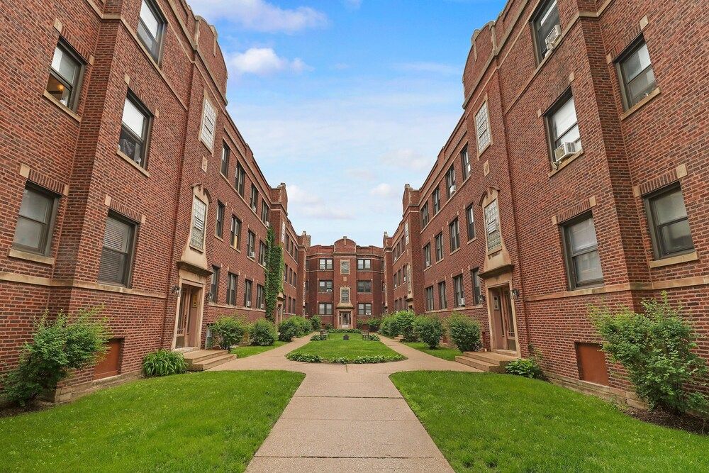 undefined 2BR Lively & Chic Home in Rogers Park 2