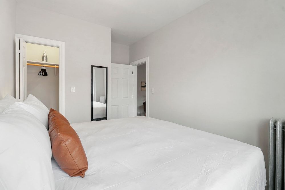 undefined 2BR Lively & Chic Home in Rogers Park 4