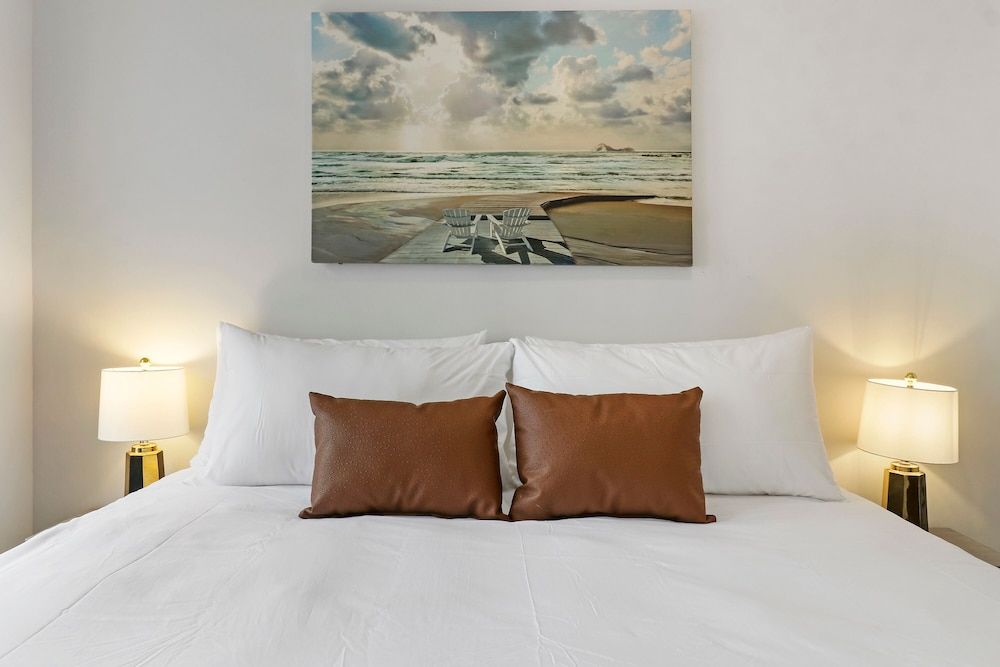 undefined 2BR Lively & Chic Home in Rogers Park 8