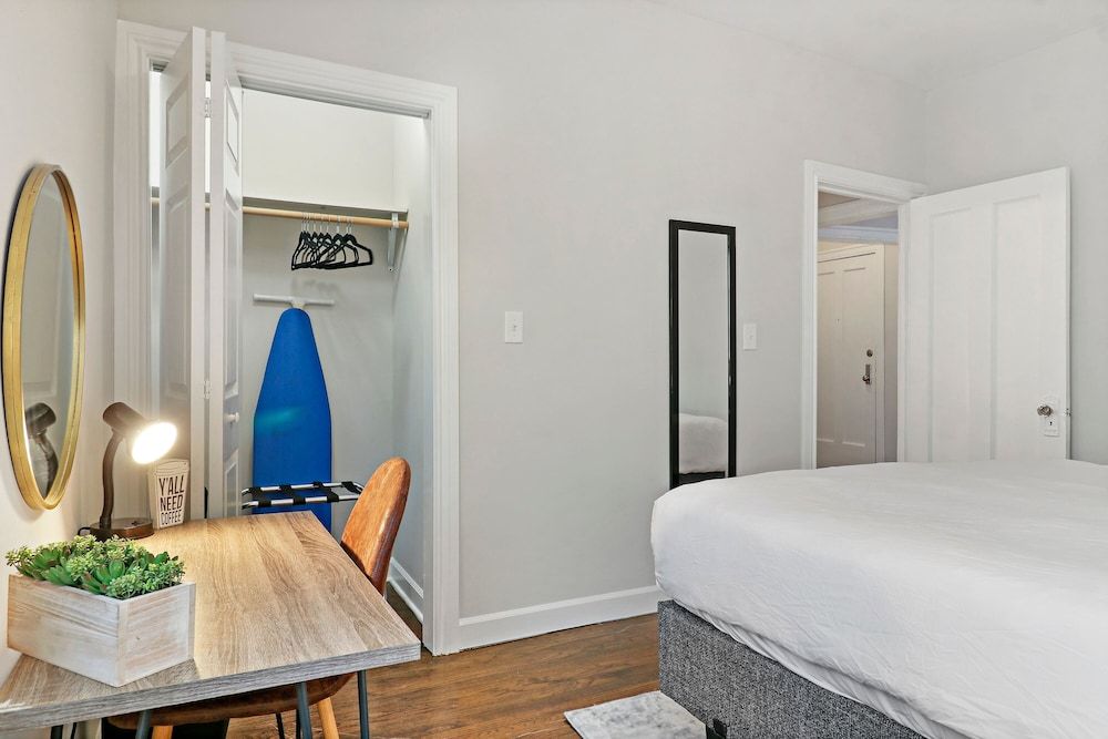 undefined 2BR Lively & Chic Home in Rogers Park