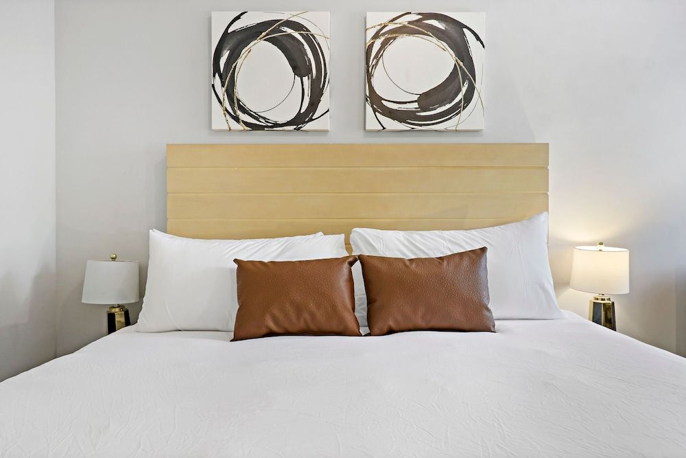 undefined 2BR Lively & Chic Home in Rogers Park 7