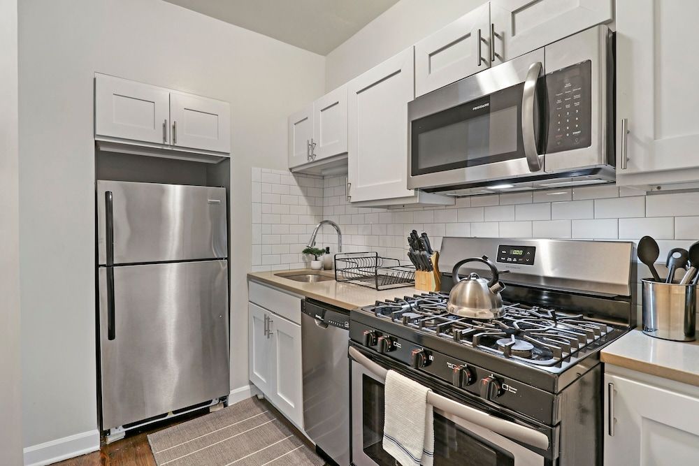 undefined 2BR Lively & Chic Home in Rogers Park 10