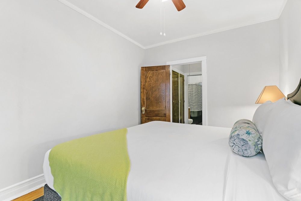 undefined 1BR Explore Town in Loyola Park 3