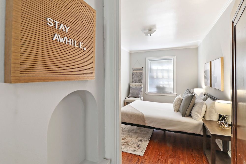 undefined Contemporary Cragin 1BR Apt in Lockwood