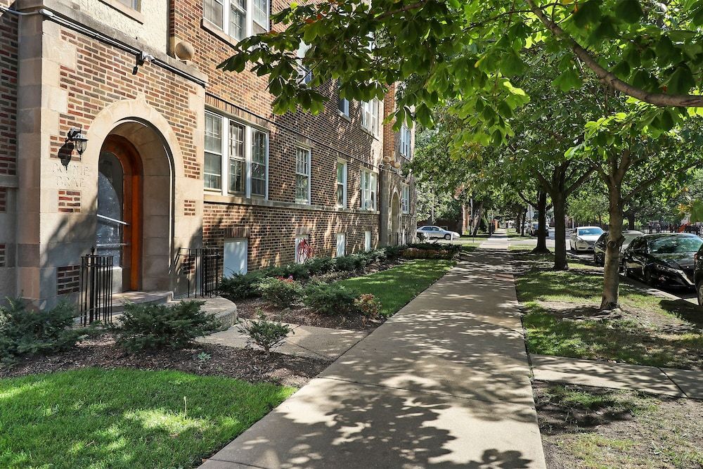 undefined Contemporary Cragin 1BR Apt in Lockwood 6