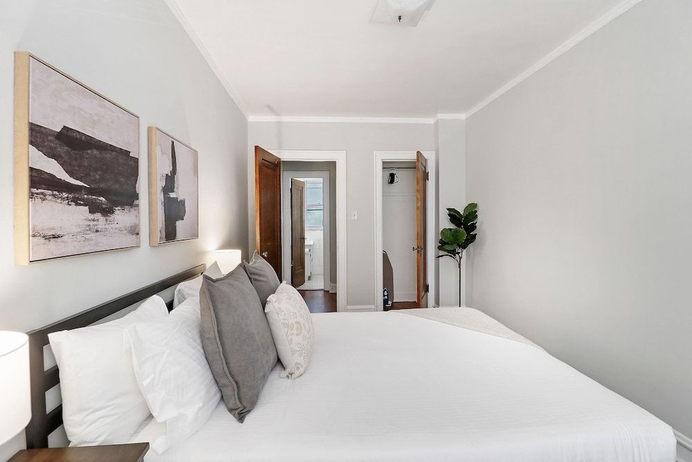 undefined Contemporary Cragin 1BR Apt in Lockwood 8