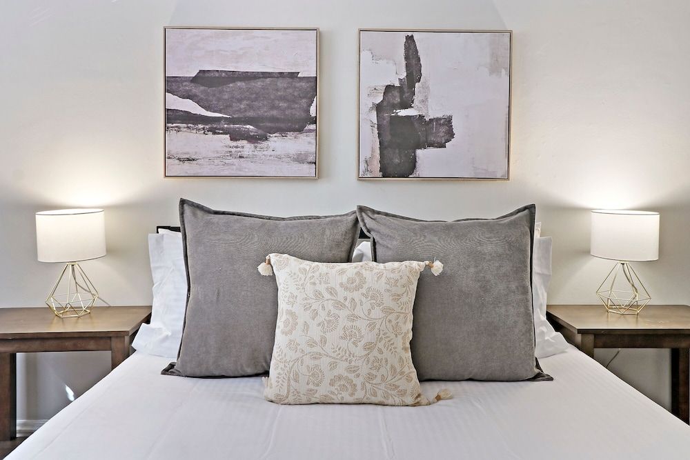 undefined Contemporary Cragin 1BR Apt in Lockwood 9