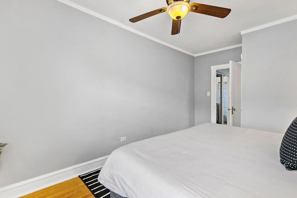 undefined 1BR Chic Apartment in Lakeview