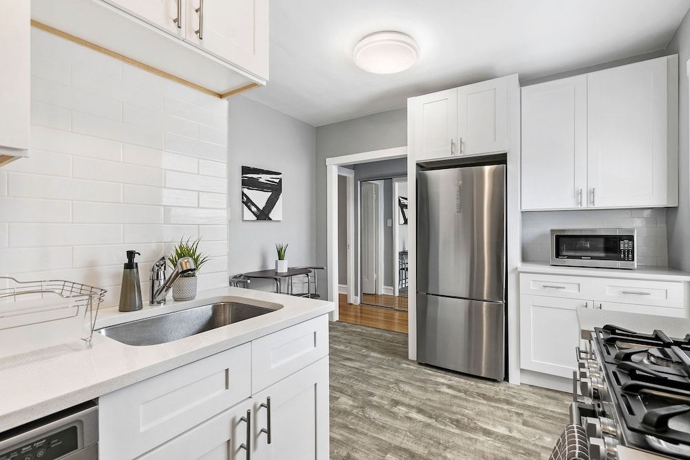 undefined 1BR Chic Apartment in Lakeview 9
