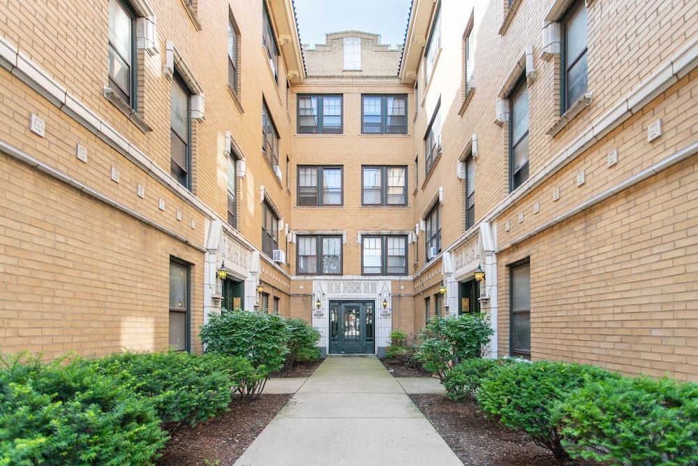 undefined 1BR Getaway Apt Modern in Lincoln Square 3