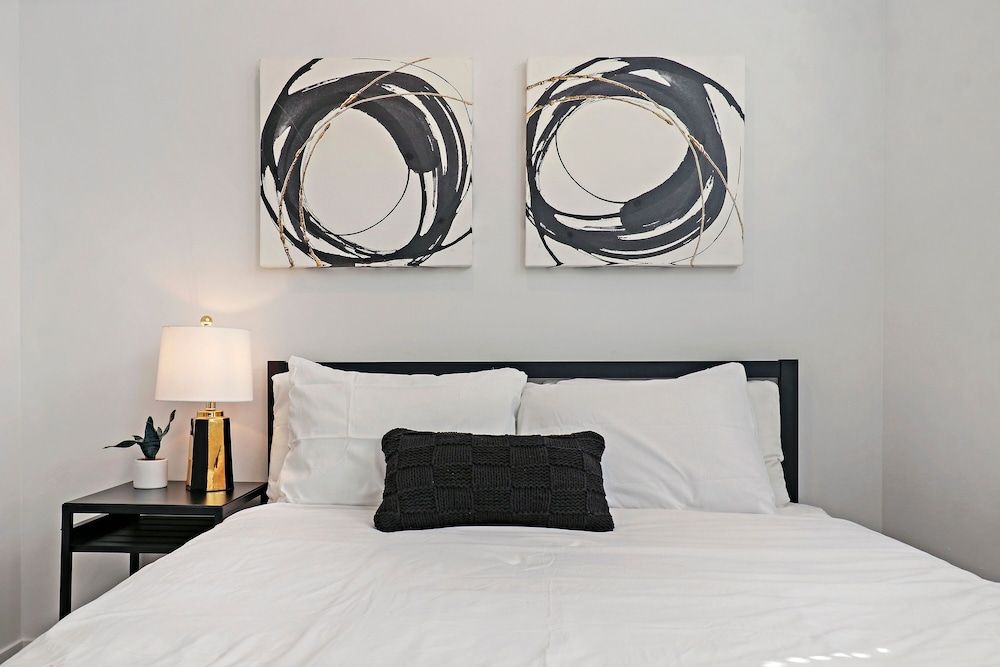 undefined Nice & Comfy Studio Apt in Uptown 6