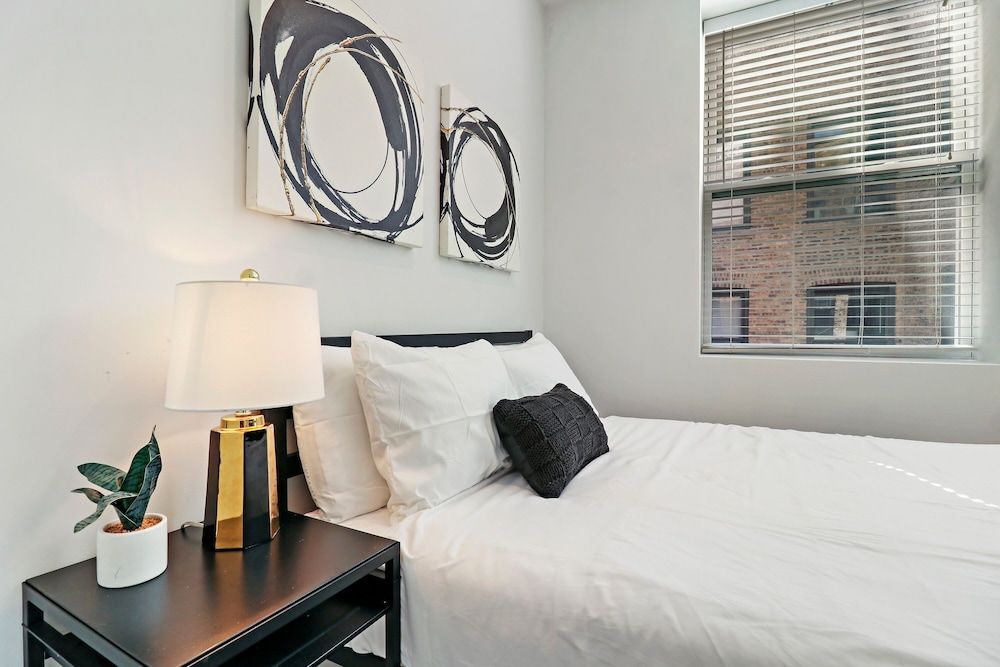 undefined Nice & Comfy Studio Apt in Uptown 5