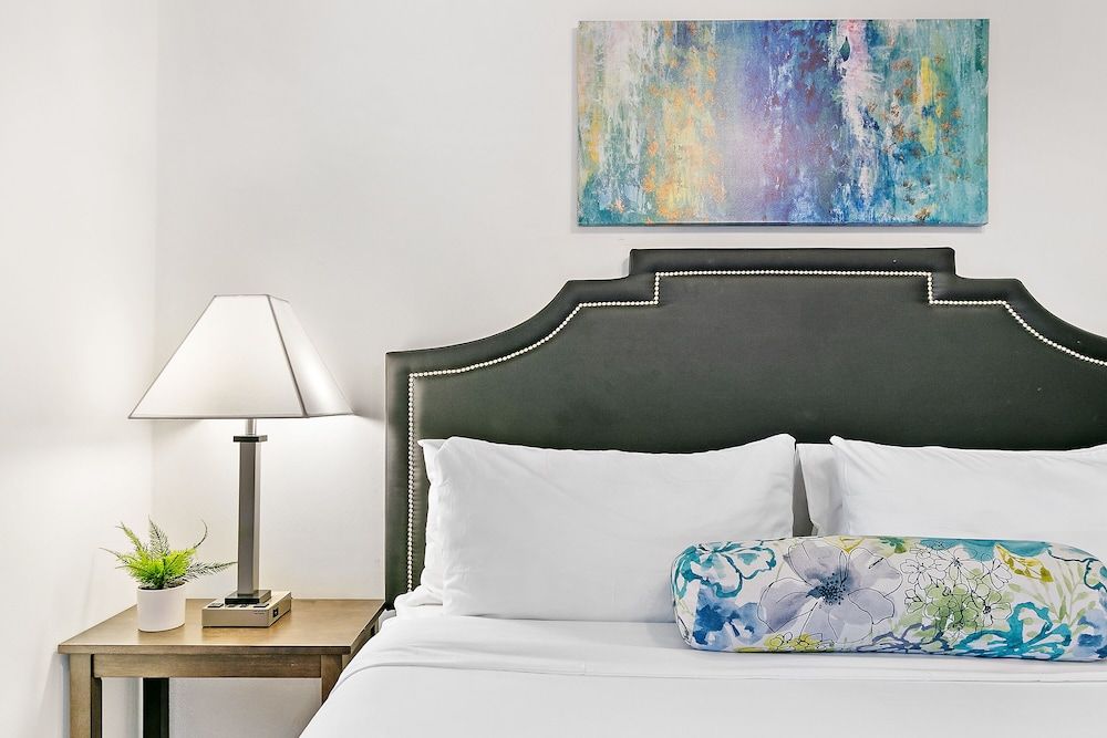 undefined Welcoming & Trendy 1BR Apt in Larchmont