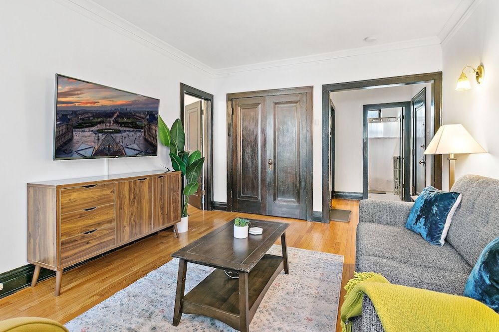 undefined Welcoming & Trendy 1BR Apt in Larchmont 5