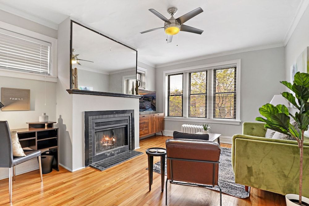 undefined 2BR City Apt Fast Wi-Fi Roscoe LakeView 8