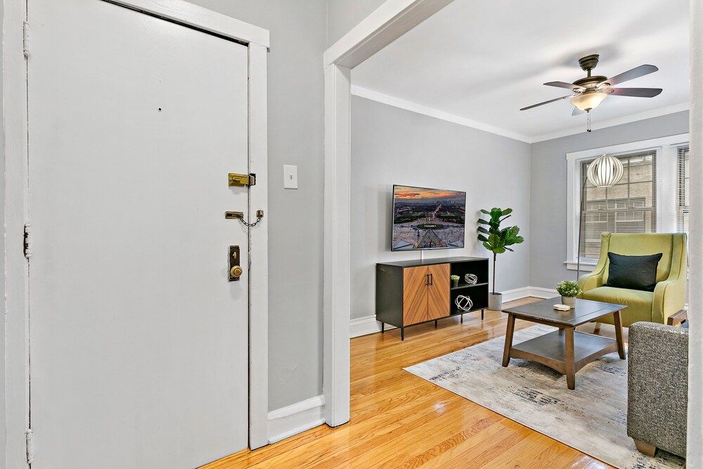 undefined Well equipped 1BR in Chicago highlights 8